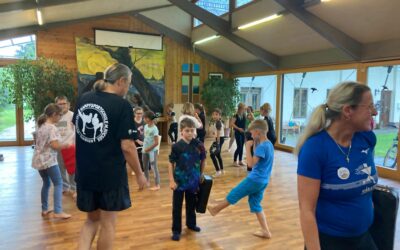 Selbstverteidigungskurs mit Kinder der Pfarre St. Theresia